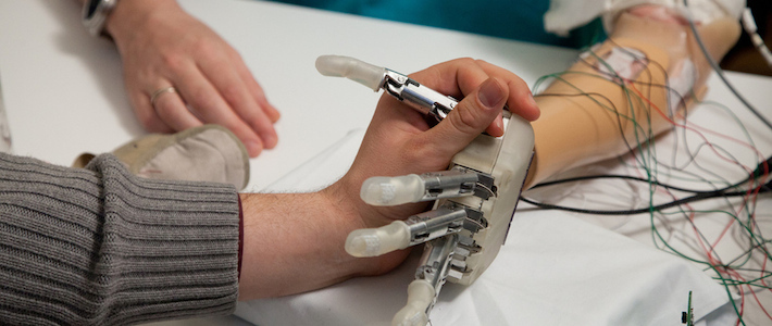 Ученые впервые создали «чувствующую» биомеханическую руку
