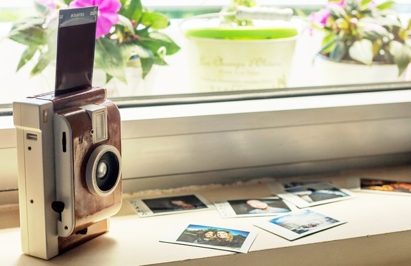 Lomo Instant