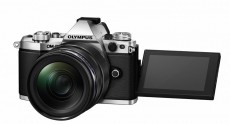 E-M5MarkII_SLV_right_LCD-180_backside_tilt-low_M1240_BLK.0
