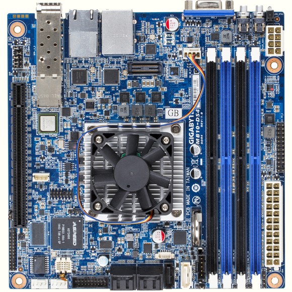 ��������� Mini-ITX ����� Gigabyte MB10-DS4
