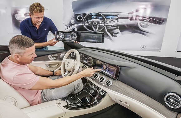 LG Display �������� 12,3-�������� OLED-������� ��� Mercedes-Benz E-Class
