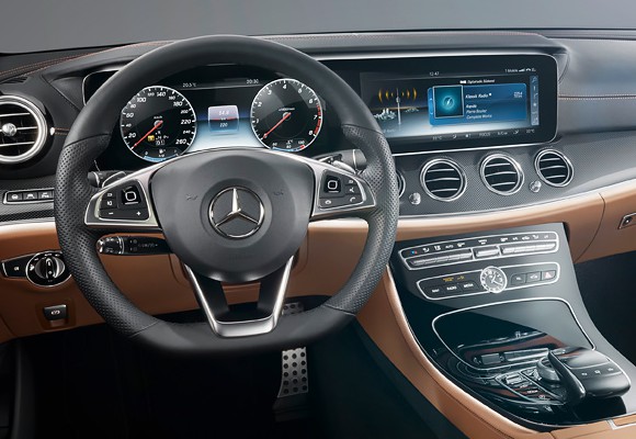 LG Display �������� 12,3-�������� OLED-������� ��� Mercedes-Benz E-Class