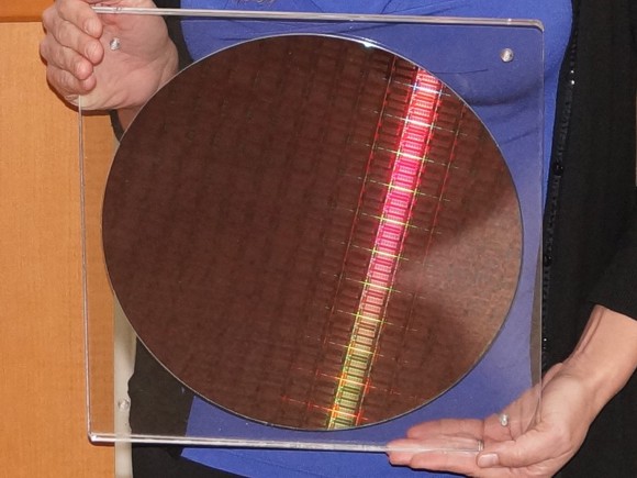 ����� ���������� Intel Xeon E5 v4 ��� �������� � ���������� ����������