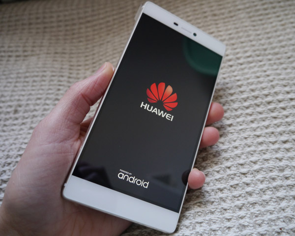 Huawei ������������� ���������� Siri
